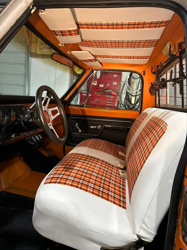 Headliner and sun visors in white with orange plaid stripes